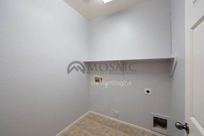 Building Photo - 18545 W Paseo Way