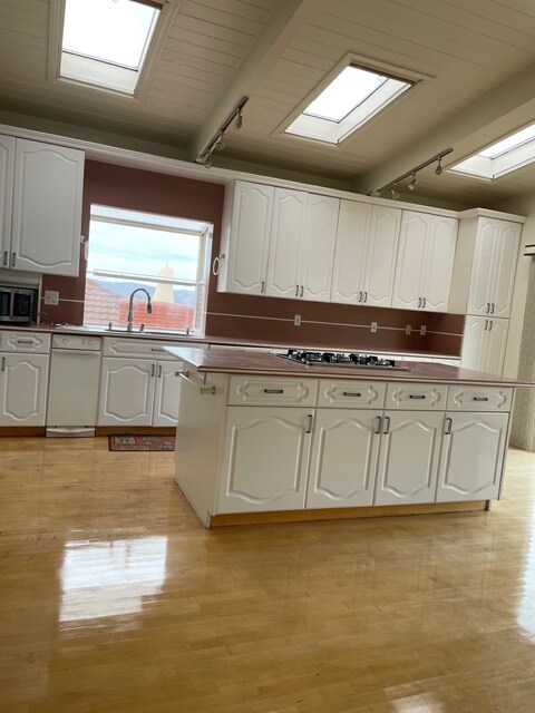Building Photo - 985 Larkspur Dr