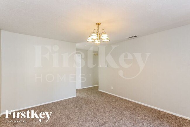 Foto del edificio - 7847 Robincreek Dr