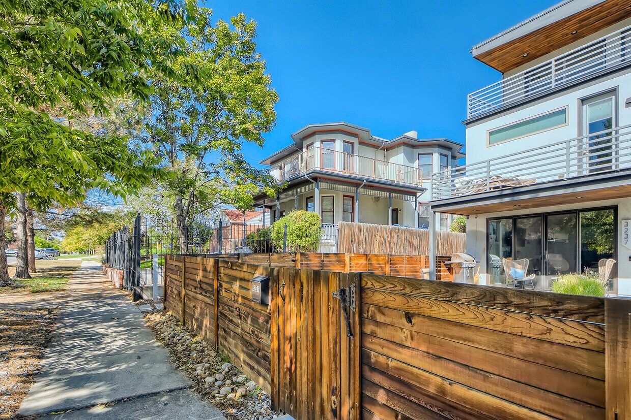 Primary Photo - 3247 W 19th Ave