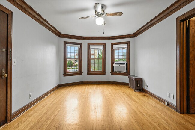 Foto del edificio - 833 Midland St
