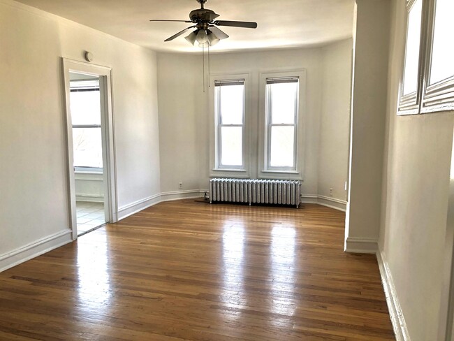 Building Photo - 118 N Peoria St