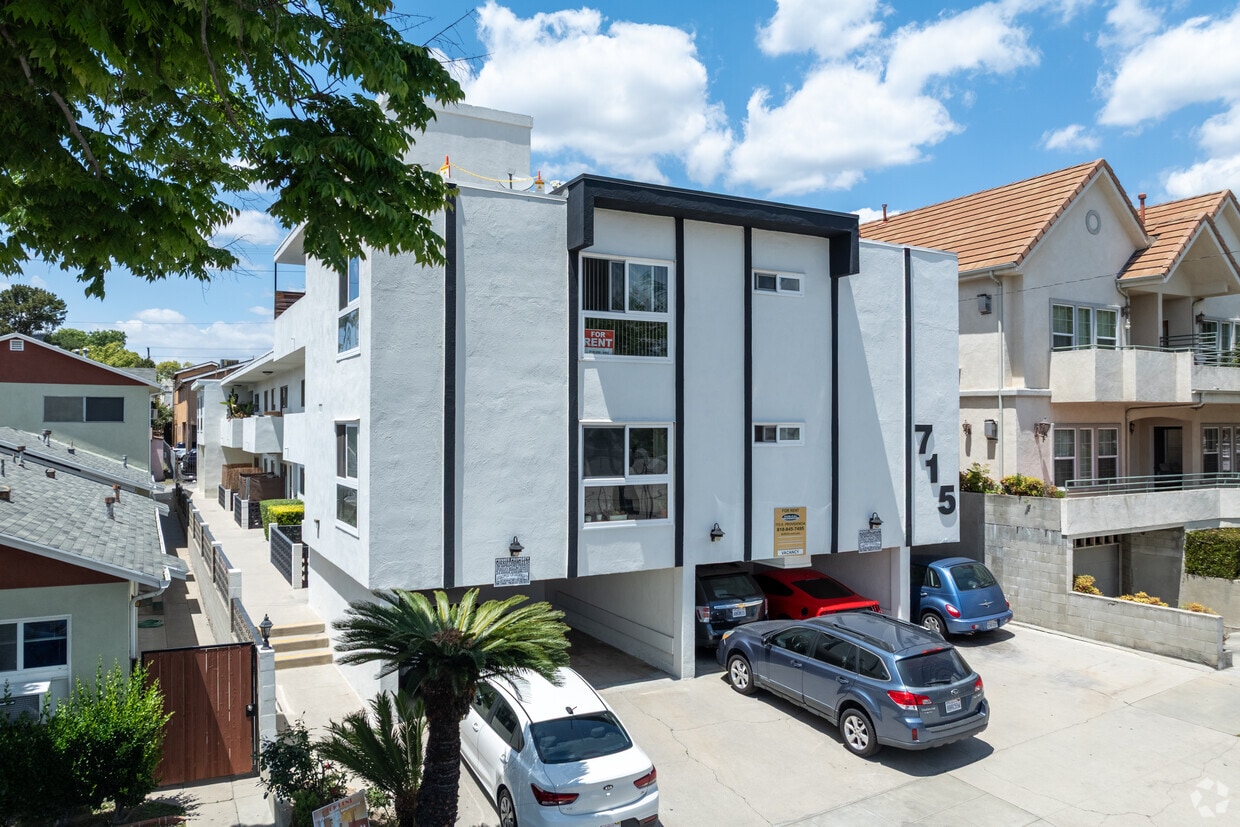 Primary Photo - 715 E. Providencia Ave