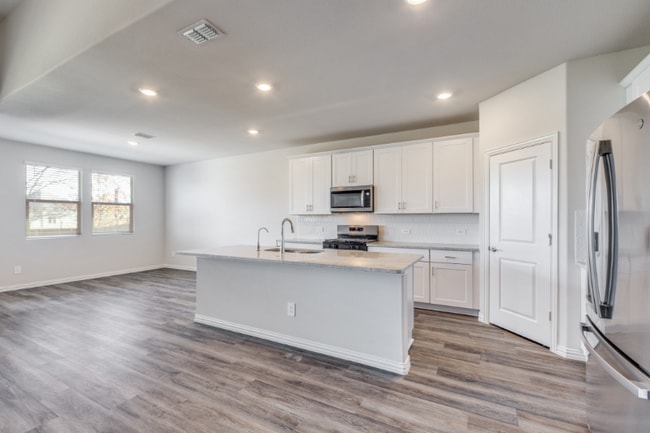 Building Photo - 4005 Turpin Dr