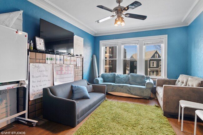 Foto del edificio - 3232 N Elston Ave