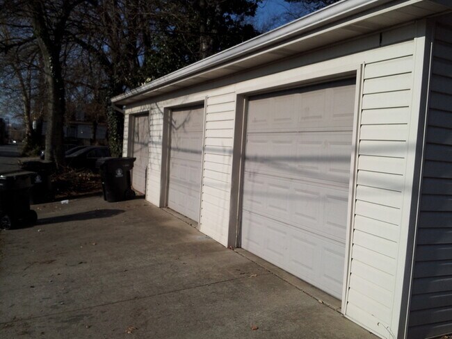 Foto del edificio - Beautiful 2 bedroom 3 bath condo in the Cherokee Triangle/ Highlands area- ready mid May