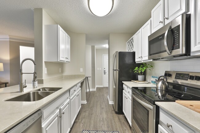 Building Photo - Crestmont at Thornblade Apartments