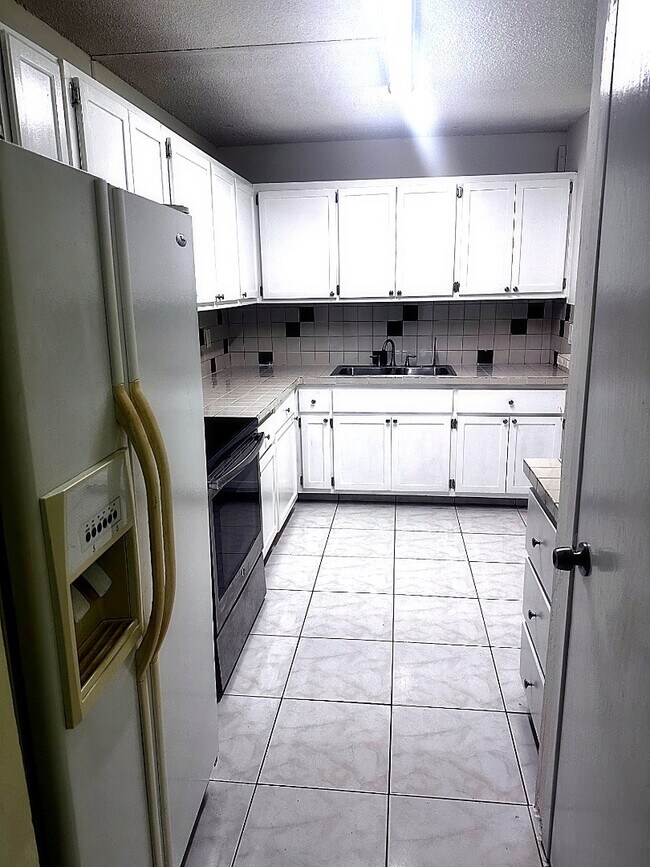 Foto del edificio - 14840 Naranja Lakes Blvd