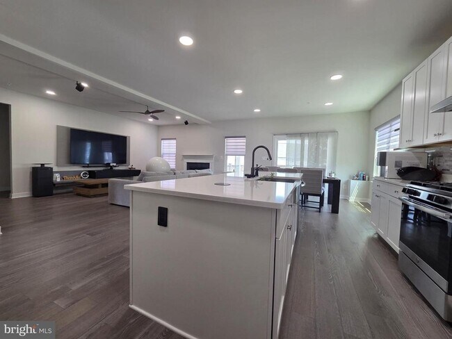 Building Photo - 7550 Mint Springs Ct