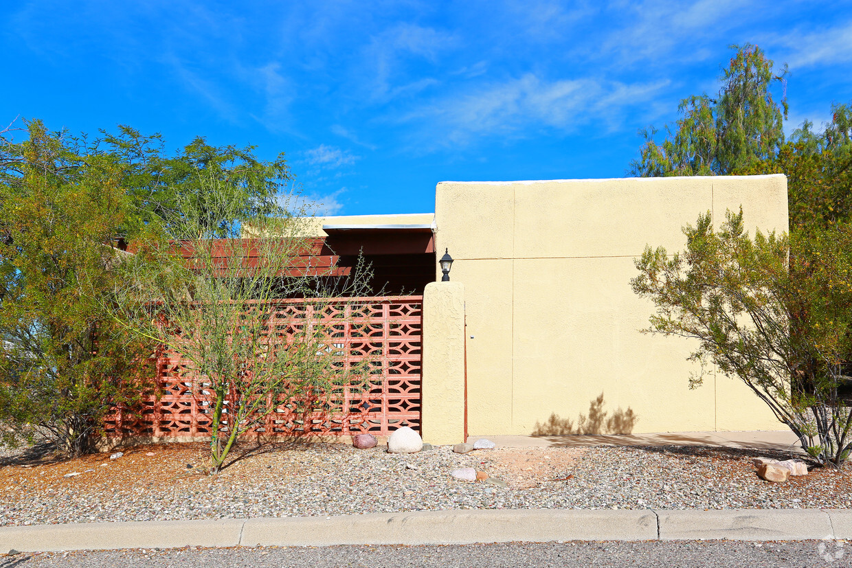 Building Photo - Park Avenue Townhomes