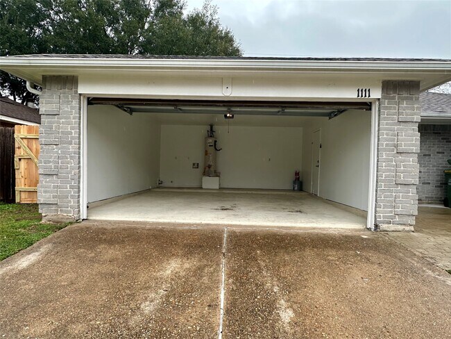 Foto del edificio - 1111 E Brompton Dr