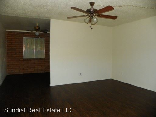 Building Photo - 900 S Dorsey Ln
