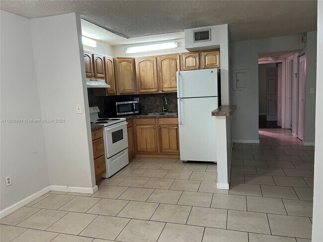 Foto del edificio - 465 NW 210th St