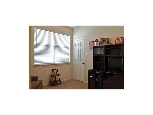 Building Photo - 10109 Sanden Dr