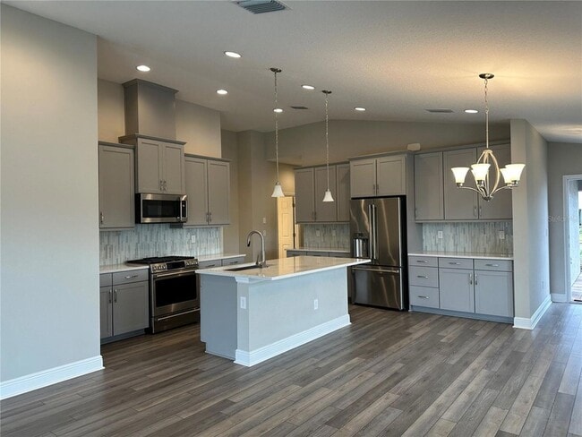 Building Photo - 12533 Oak Hill Way