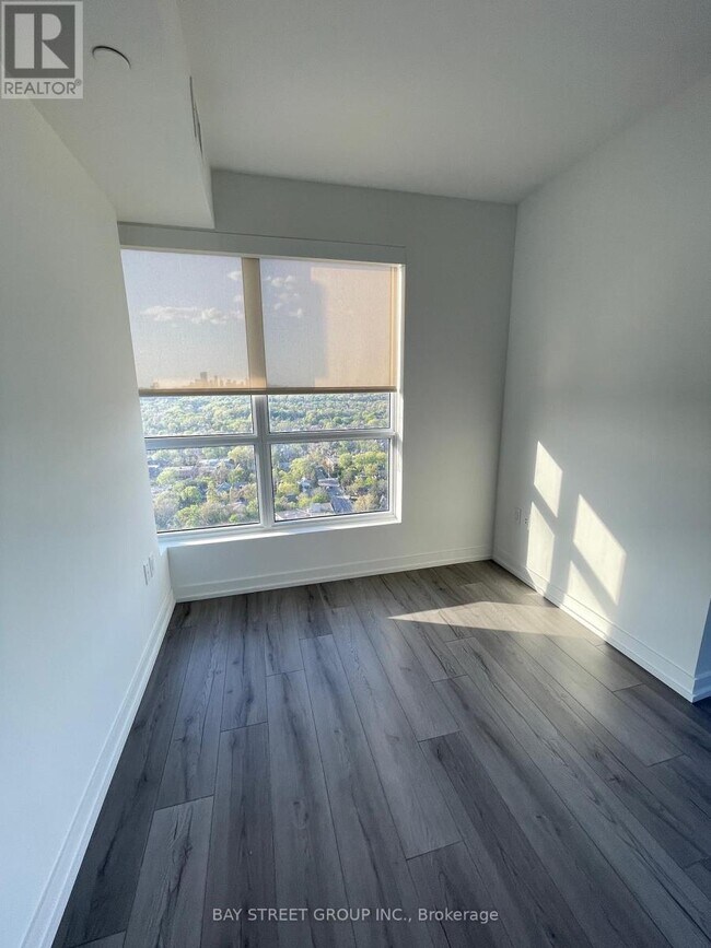 Photo du bâtiment - 395 Bloor St E