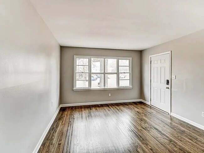 Building Photo - 8432 9th Ave S
