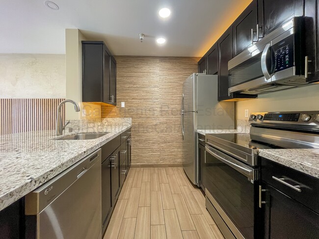 Foto del edificio - 6400 Christie Ave