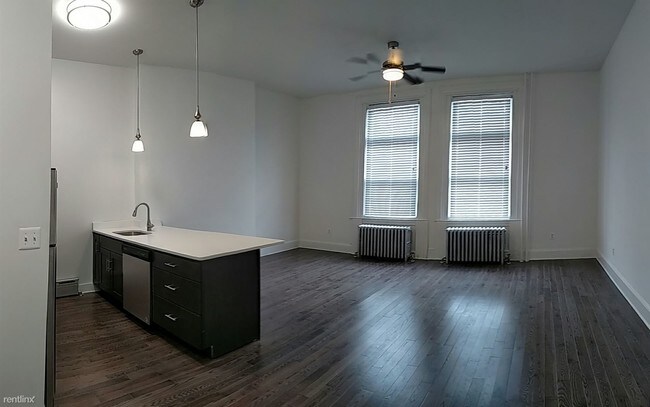 Building Photo - 1 br, 1 bath Apartment - 212 S 42nd St  - 2F