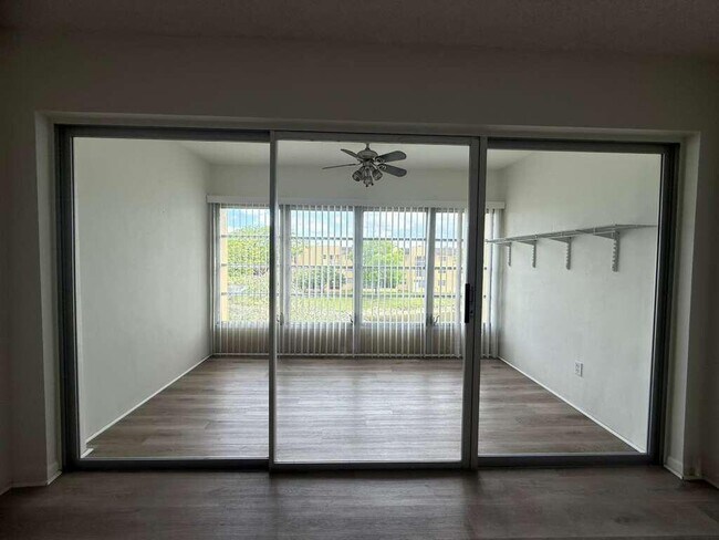 Foto del edificio - 6300 NW 62nd St