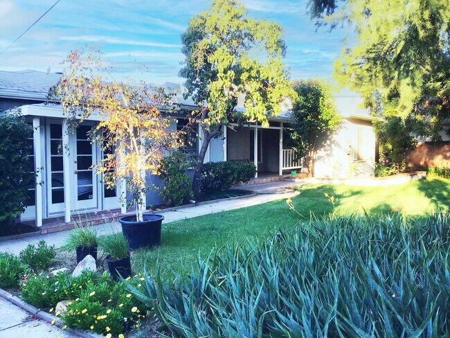 Puertas francesas en el dormitorio principal - 15341 Cohasset St