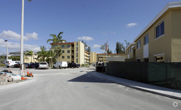 Sunshine Lakes Apartments photo'