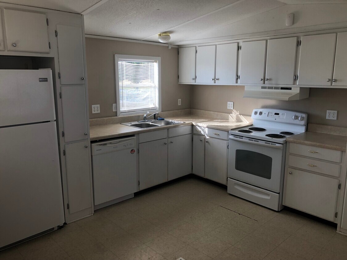 113 Rainbow Dr, Hampstead, NC 28443 House Rental in Hampstead, NC