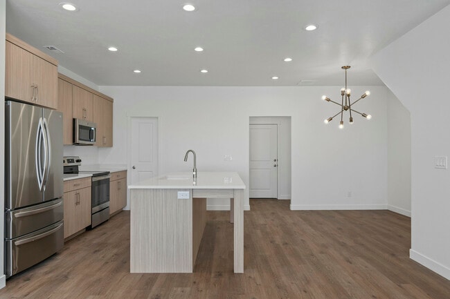 Building Photo - 904 S 850 W
