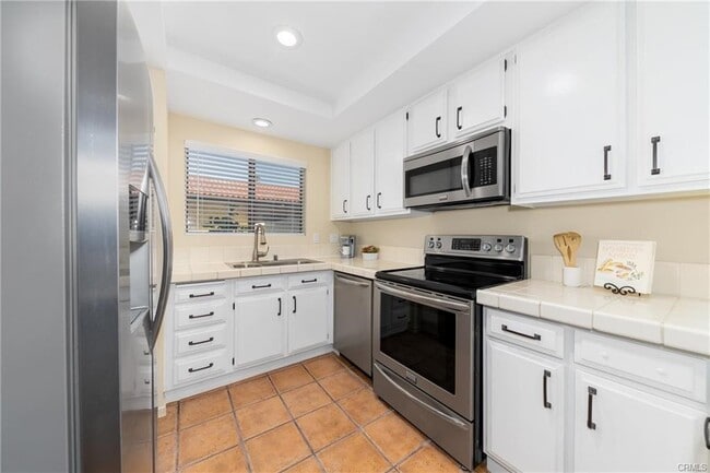 Building Photo - 605 E Palm Ave