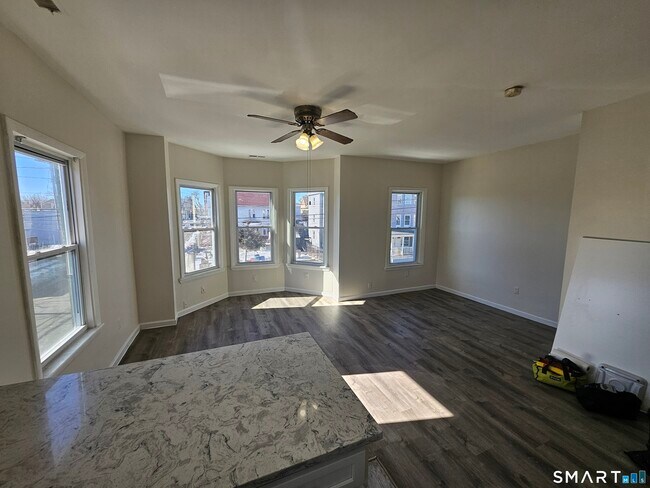 Foto del edificio - 236 Brooks St