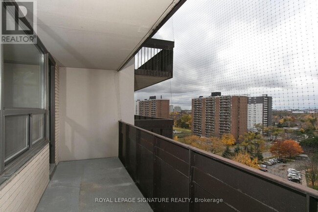 Building Photo - 6200-6200 Bathurst St