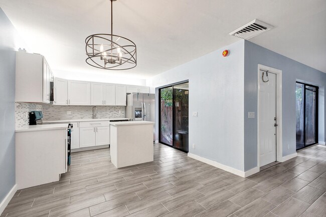 Foto del edificio - 736 NW 98th Cir