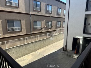 Building Photo - 1758 N Kingsley Dr