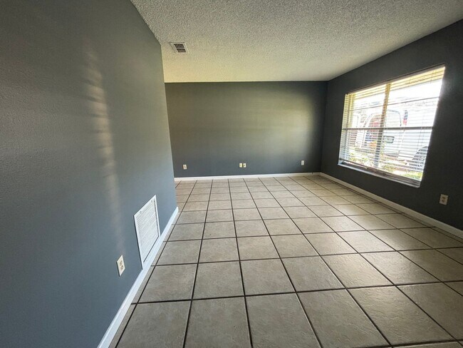 Foto del edificio - Deltona Lakes, Quaint 3 bed 1 bath