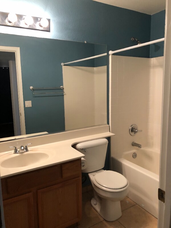 Foto del edificio - 8211 W Behrend Dr