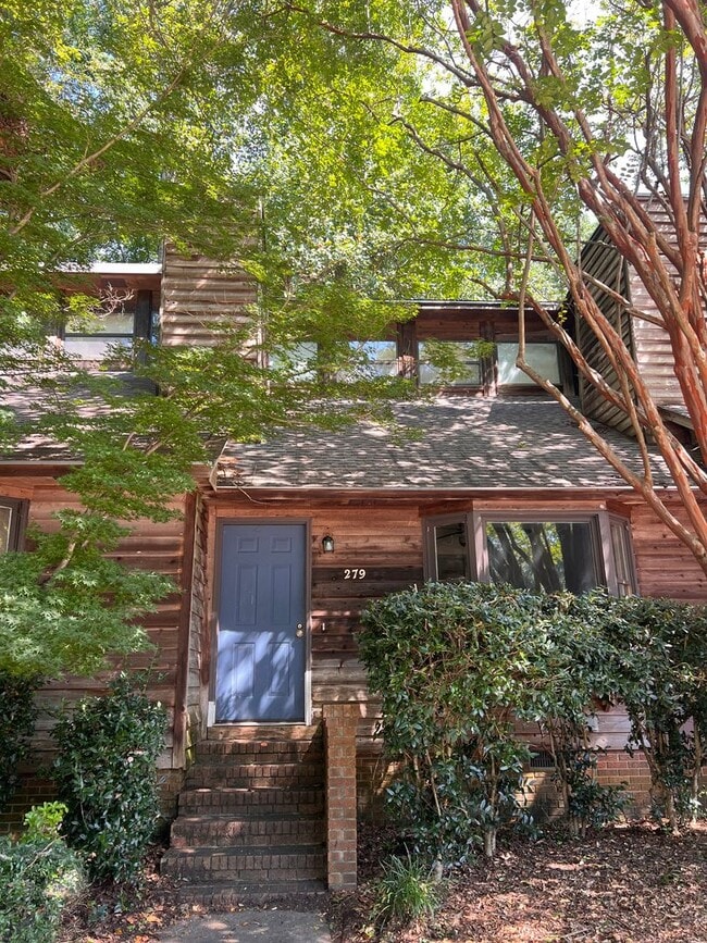 Building Photo - Rustic 2 Bedroom Condo in Convenient Location