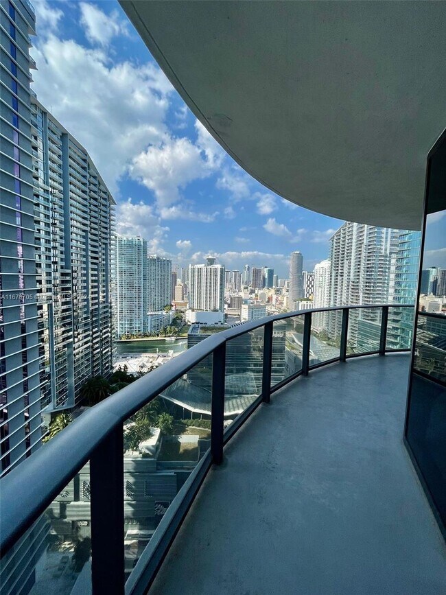 Foto del edificio - 45 SW 9th St