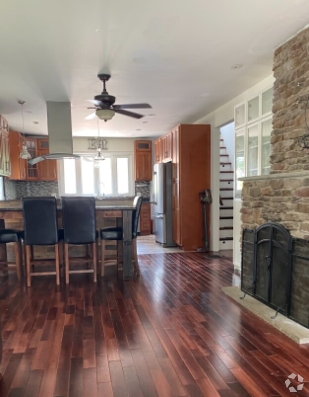 Apartments For Rent in Pleasant Valley, WV with Hardwood Floors 1