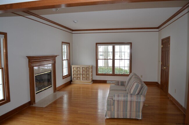 Building Photo - 74 Robinwood Dr