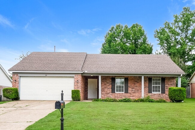 Building Photo - 120 Pinewood Dr