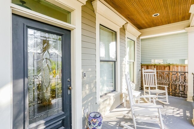 Building Photo - 629 W 16th St