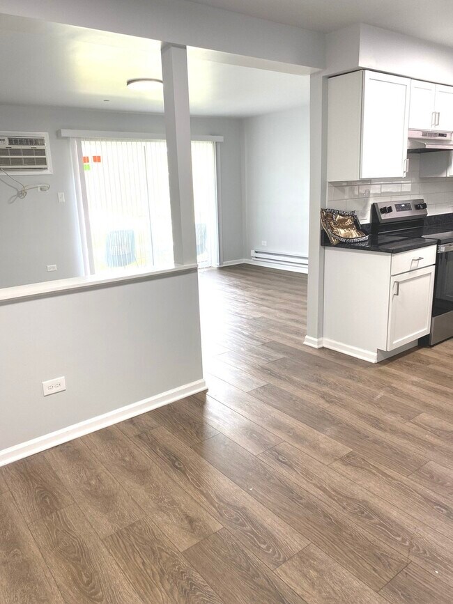Foto del edificio - 4039 W 119th St