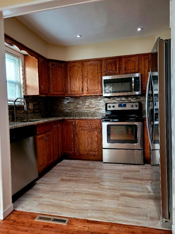 Foto del edificio - 972 Henhawk Rd