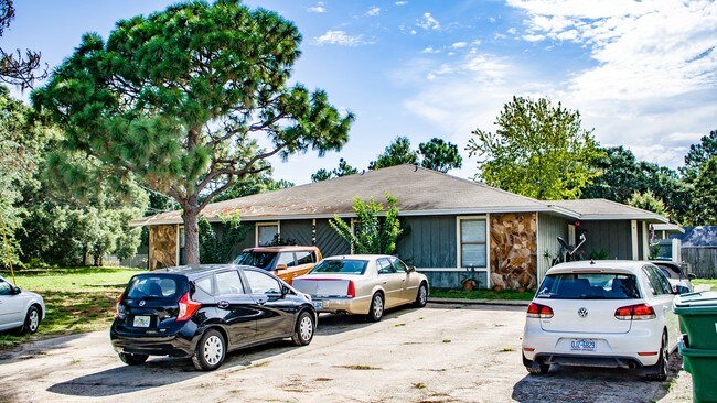 Building Photo - 3361 Green Briar Cir