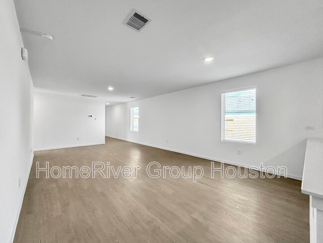 Building Photo - 6026 Starling Dr