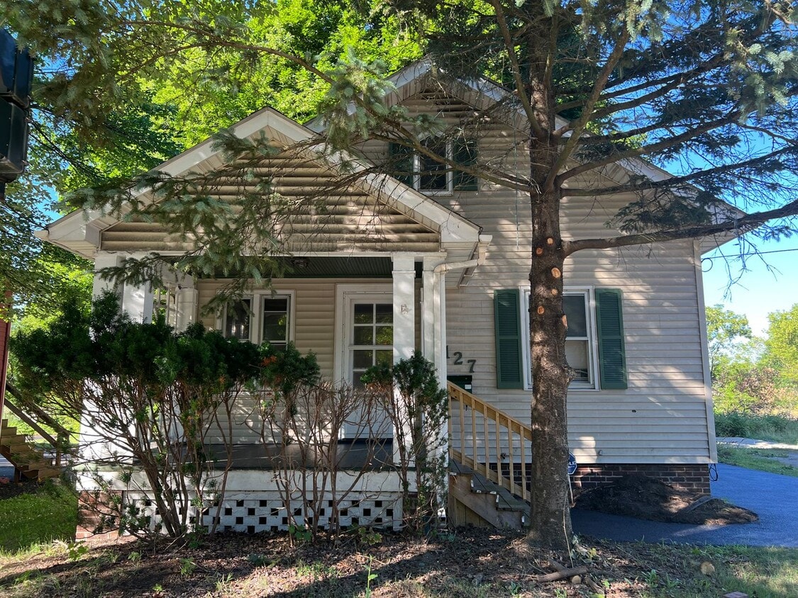 Primary Photo - BEAUTIFUL SINGLE FAMILY MOVE-IN READY!!!