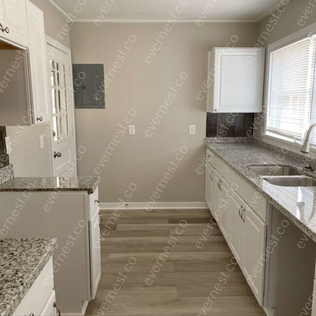 Building Photo - 219 W Leavell Woods Dr