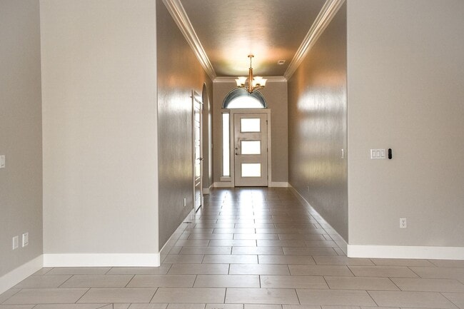 Building Photo - Single-Story Home in Horn Rapids Golfing C...