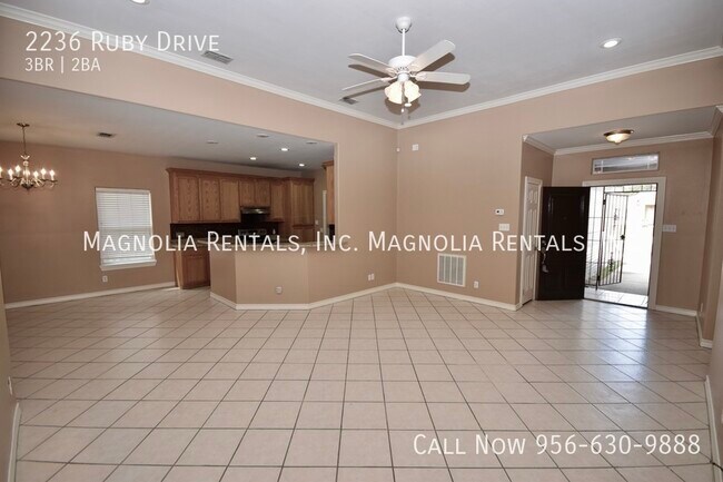 Building Photo - Home in Edinburg For Rent - 3bed & 2bath