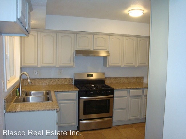 Building Photo - 8332 Nuevo Ave